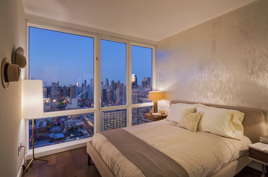 605 West 42nd Street - Photo 4