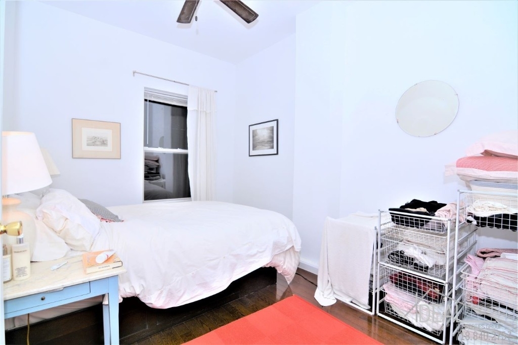 521 Grand St - Photo 3