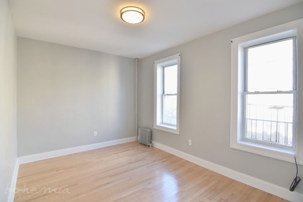 546 w 180th St [JN12/10] - Photo 4