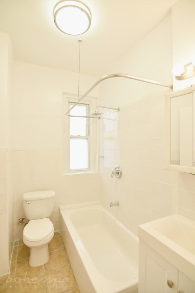 546 w 180th St [JN12/10] - Photo 3