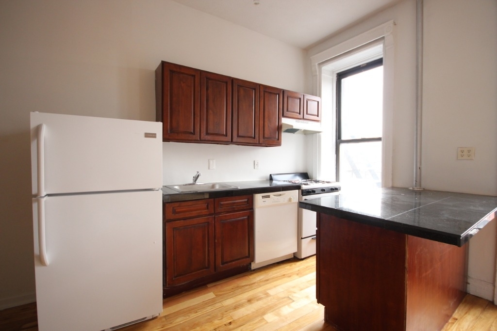 Copy of 1047 Bedford Ave - Photo 3