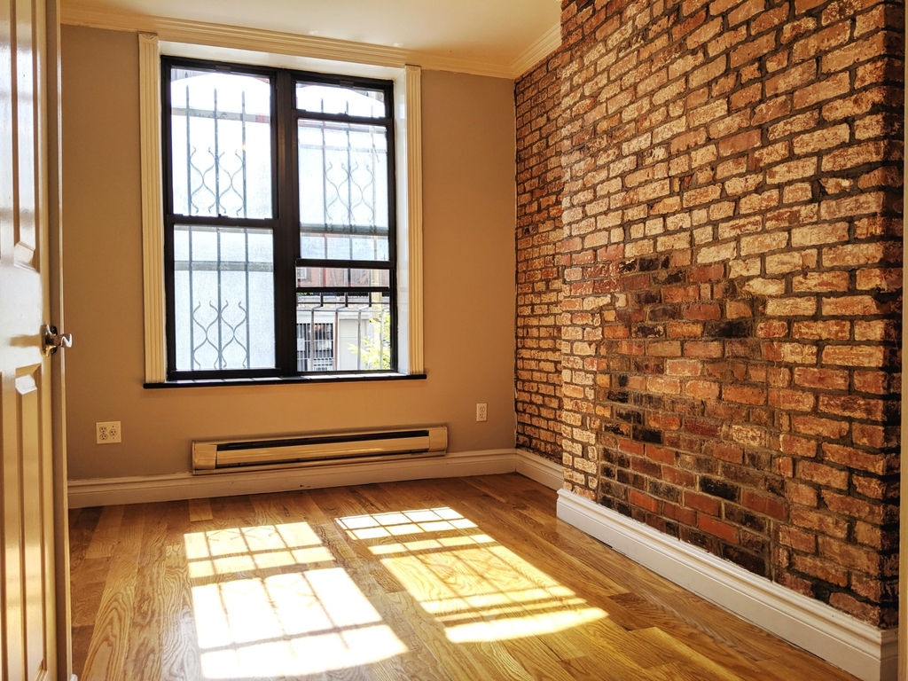 529 East 6th Street - Photo 2