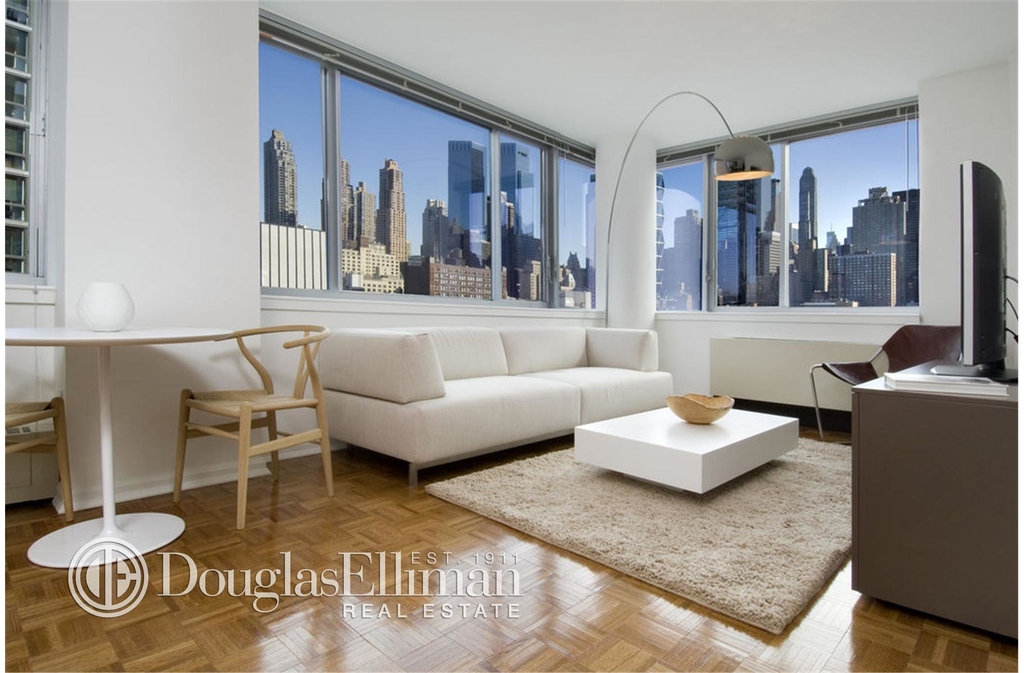 515 West 52nd St - Photo 0