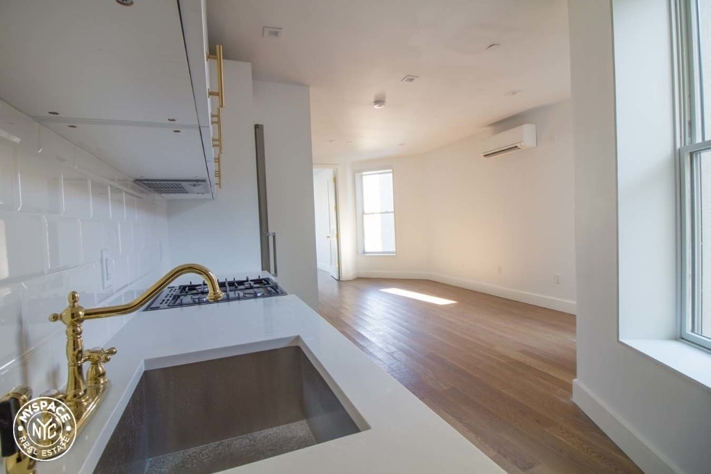 473 Park Pl  - Photo 1