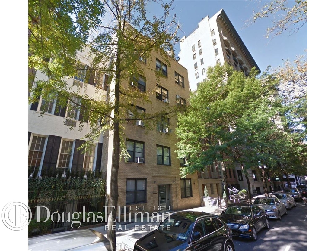 East 62nd St - Photo 3
