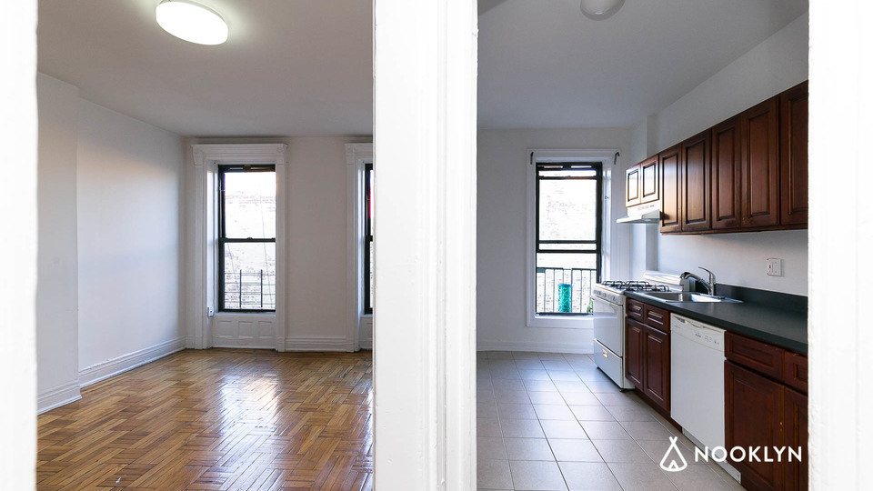 1047 Bedford Ave - Photo 7