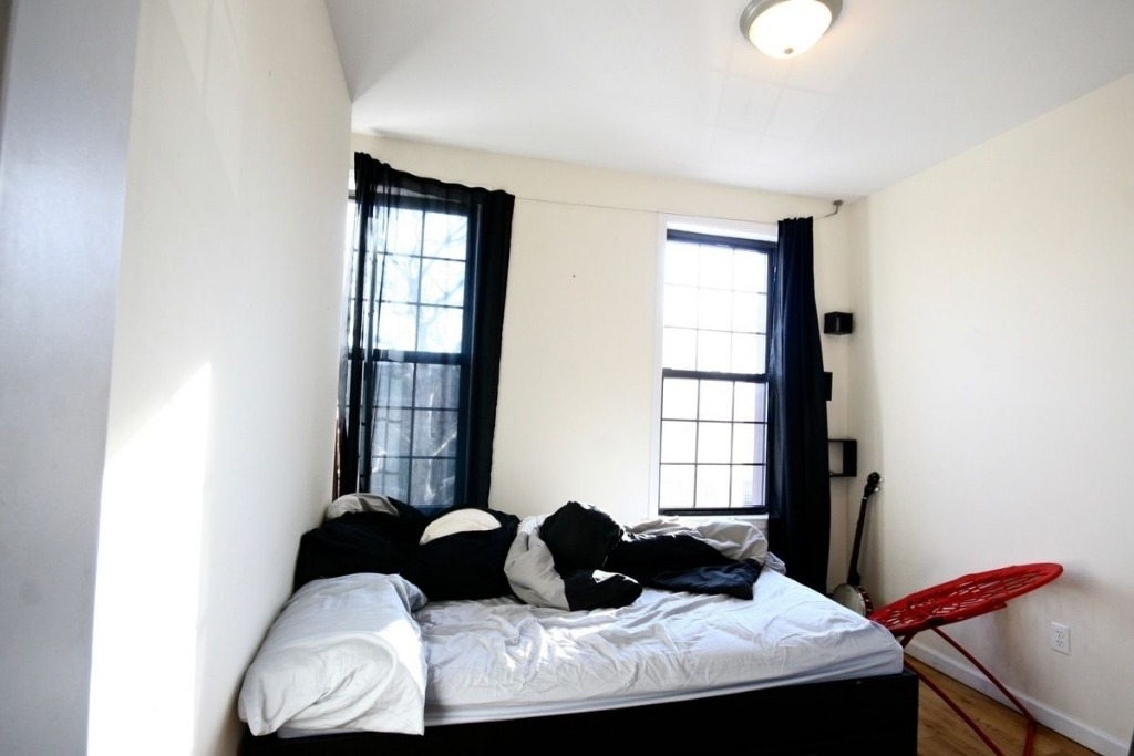 1017 Lafayette Ave  - Photo 2