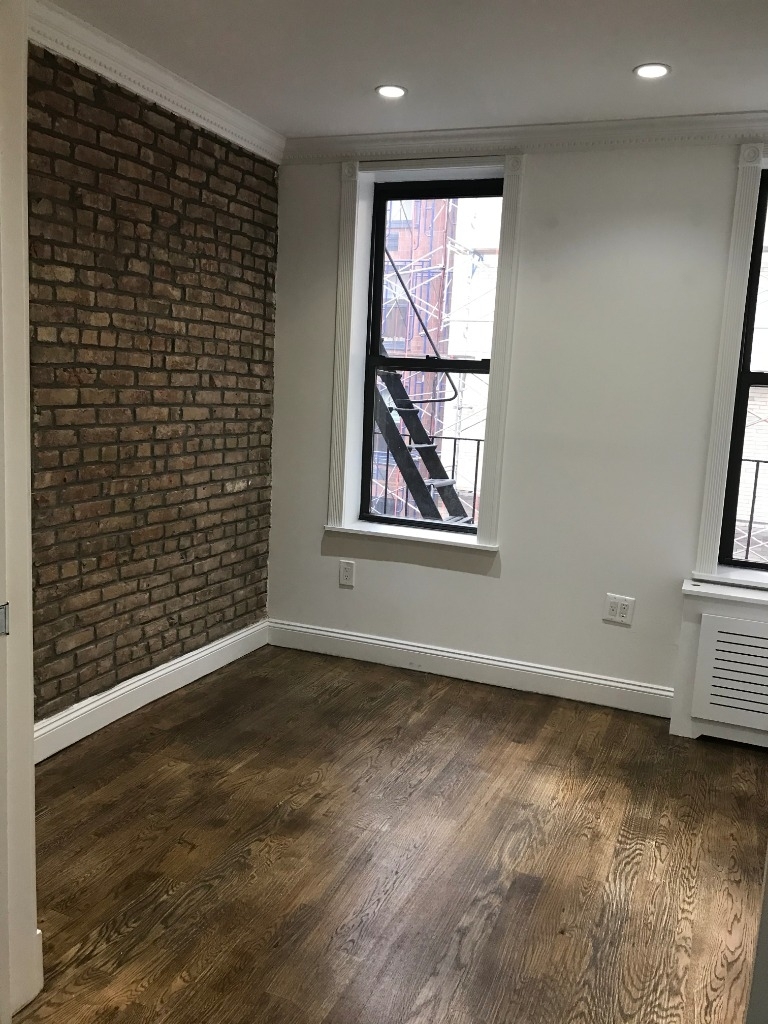 309 Mott St - Photo 1