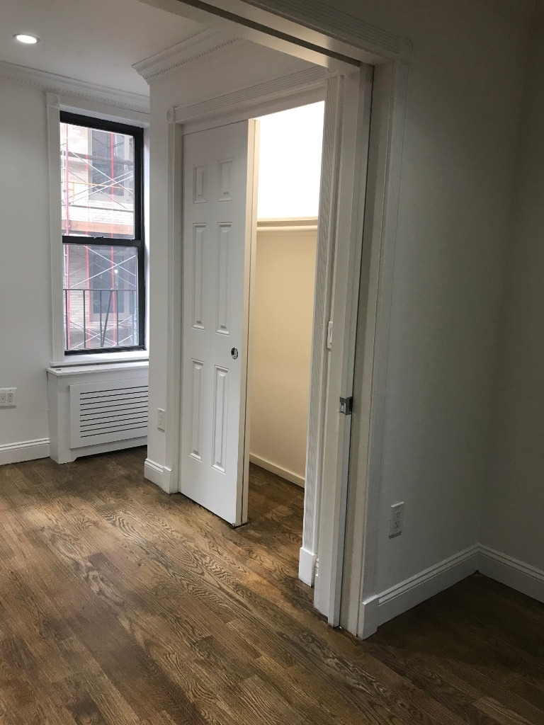 309 Mott St - Photo 2