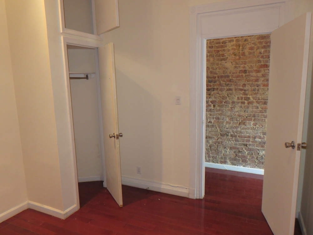 1047 bedford ave - Photo 3