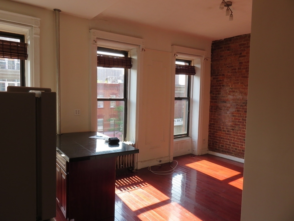 1047 bedford ave - Photo 0