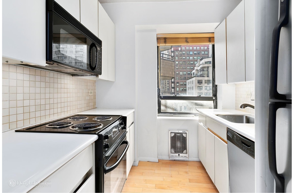 240 East 47th St - Photo 2