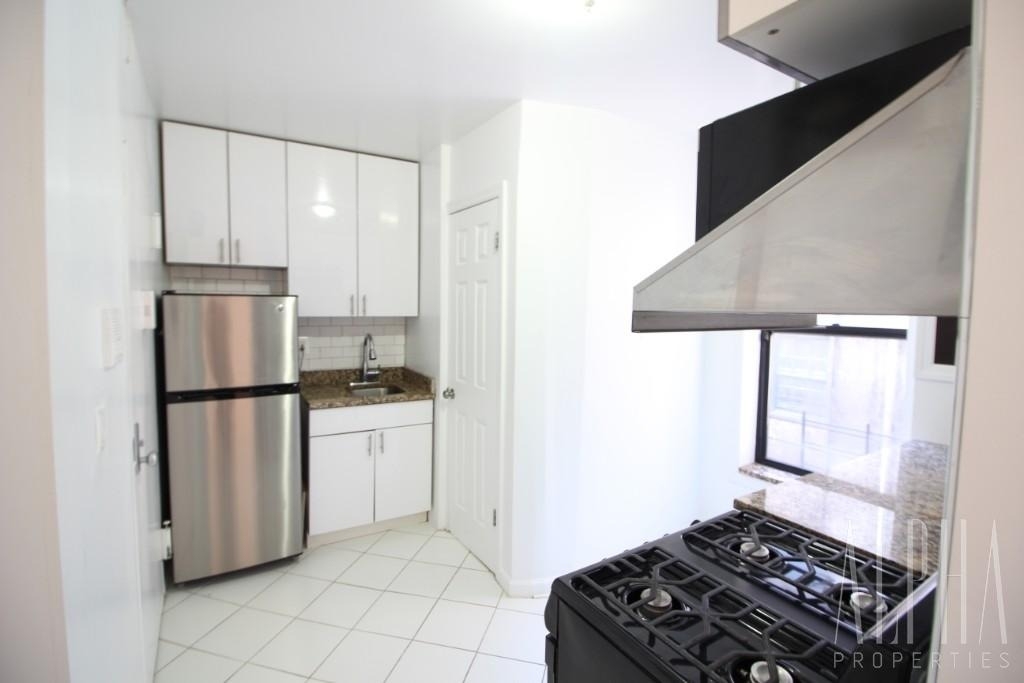 321 East 108th Street - Photo 7