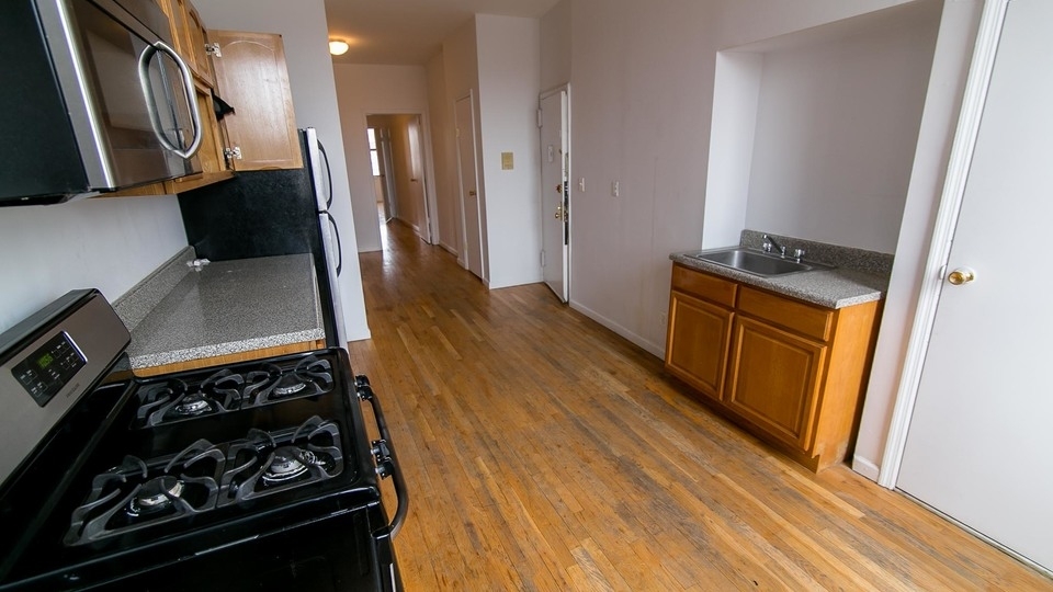 953 Metropolitan Ave - Photo 8