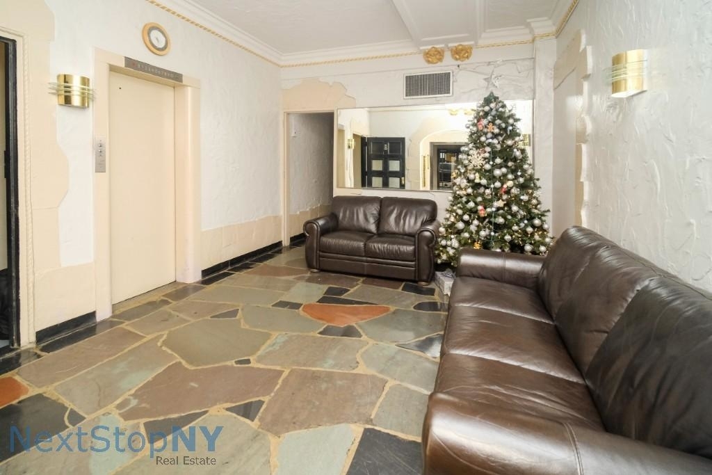 155 East 52nd Street - Photo 11