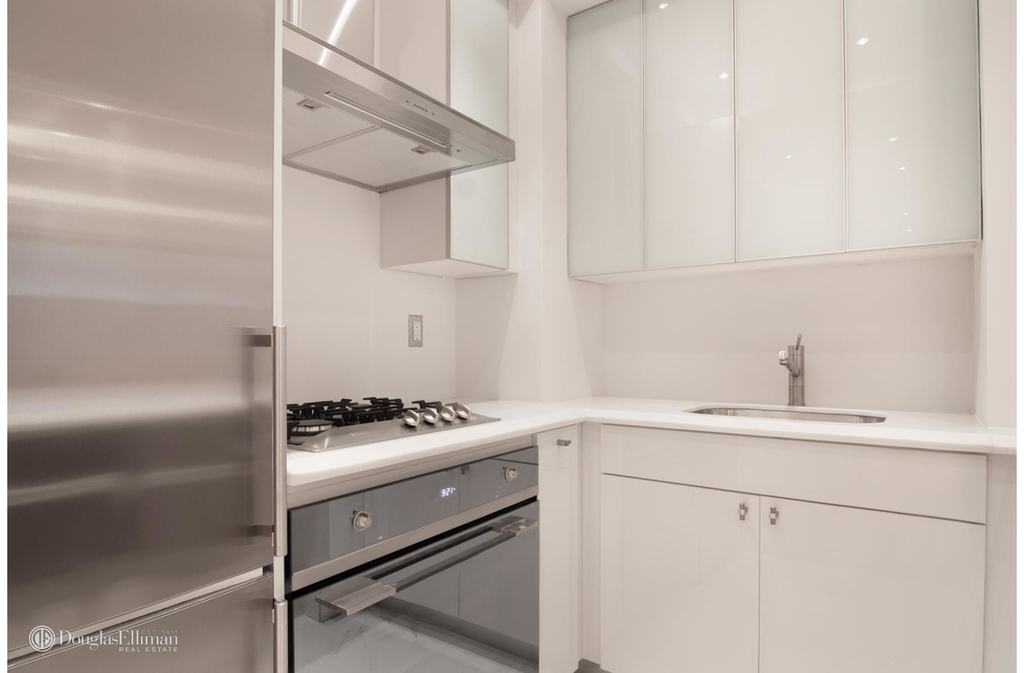 145 West 58th St - Photo 8