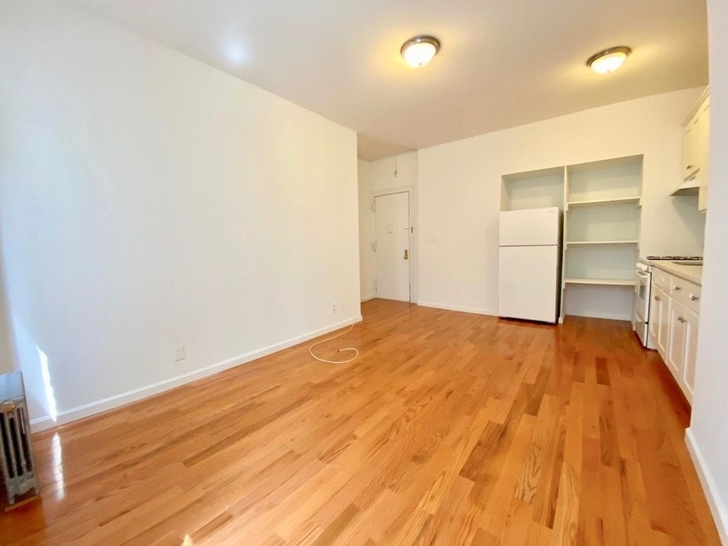 160 Fenimore Street - Photo 2