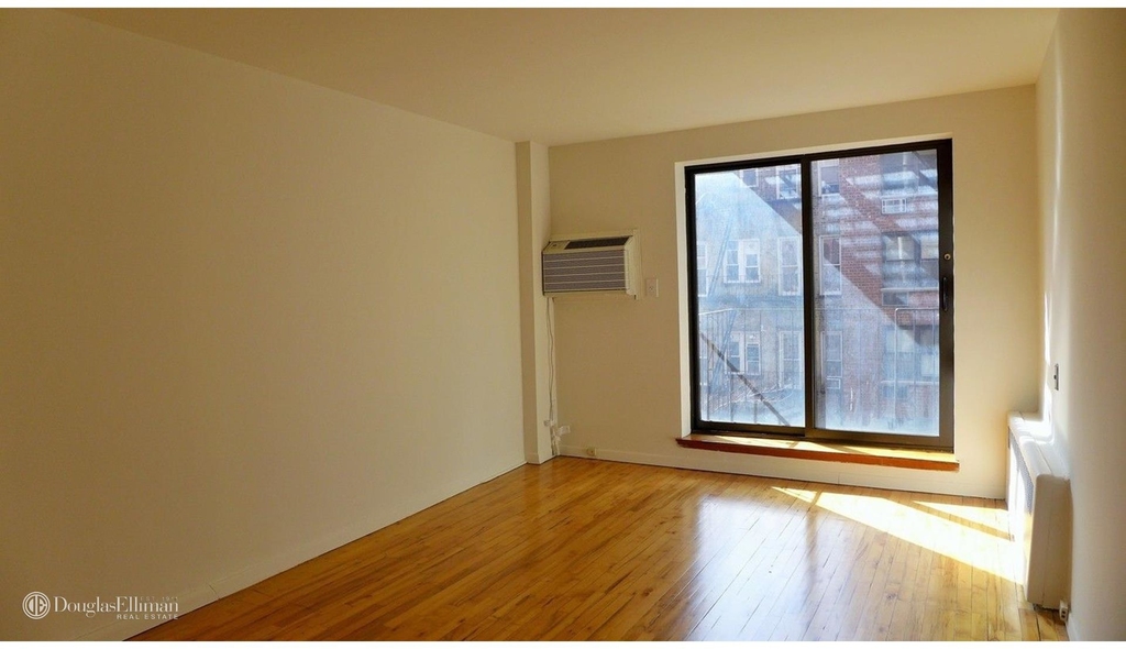  East 86th St - Photo 1