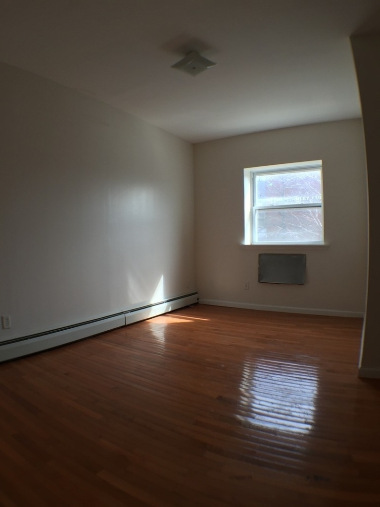 910 Rogers Ave - Photo 2