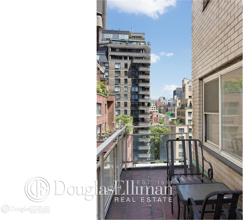 321 East 48th St - Photo 4