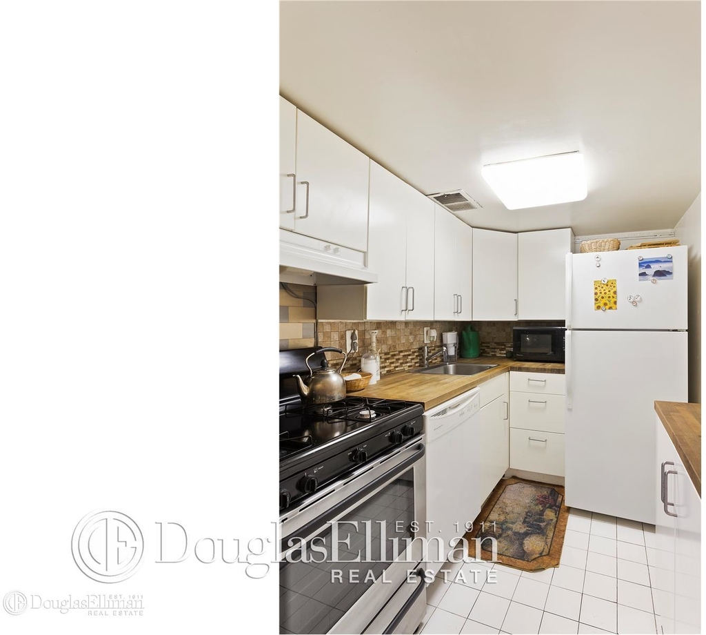 321 East 48th St - Photo 3