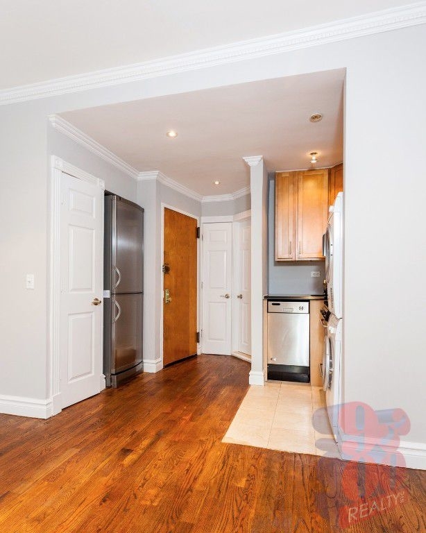 213 E 26th - Photo 2