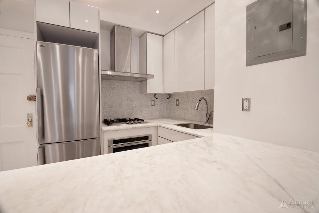 W 58th St. - Photo 10