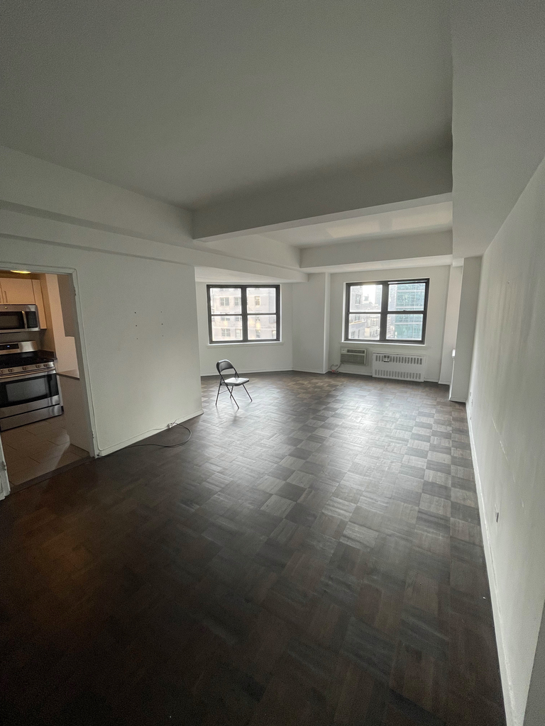 156 East 37th Street - Photo 1