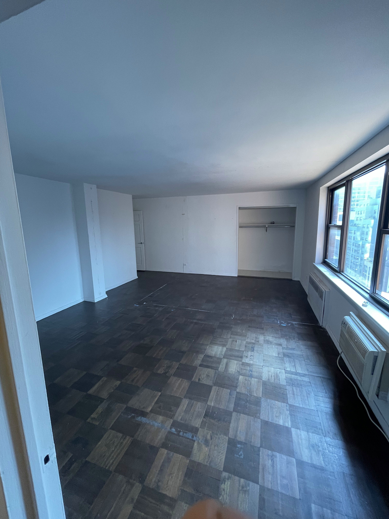 156 East 37th Street - Photo 3