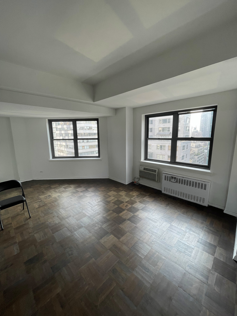 156 East 37th Street - Photo 11