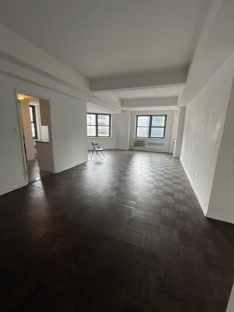 156 East 37th Street - Photo 9