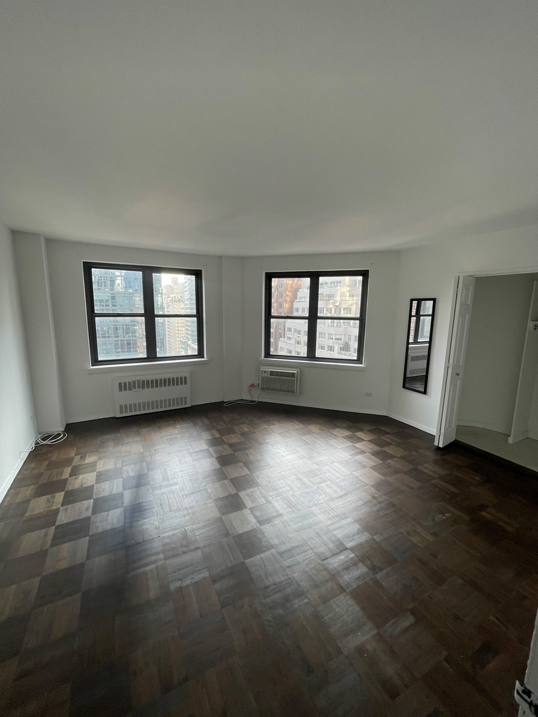 156 East 37th Street - Photo 5