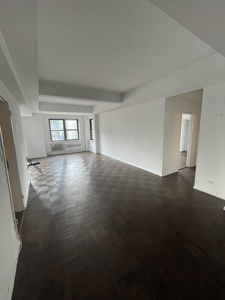 156 East 37th Street - Photo 10