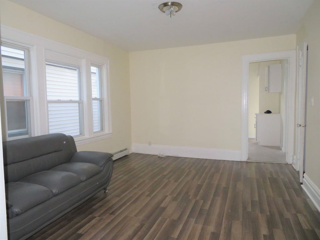 1478 Brooklyn Avenue - Photo 4