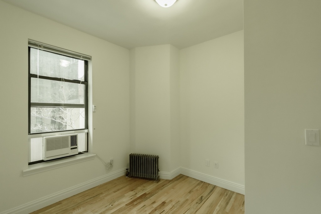 310 East 19th Street - Photo 8