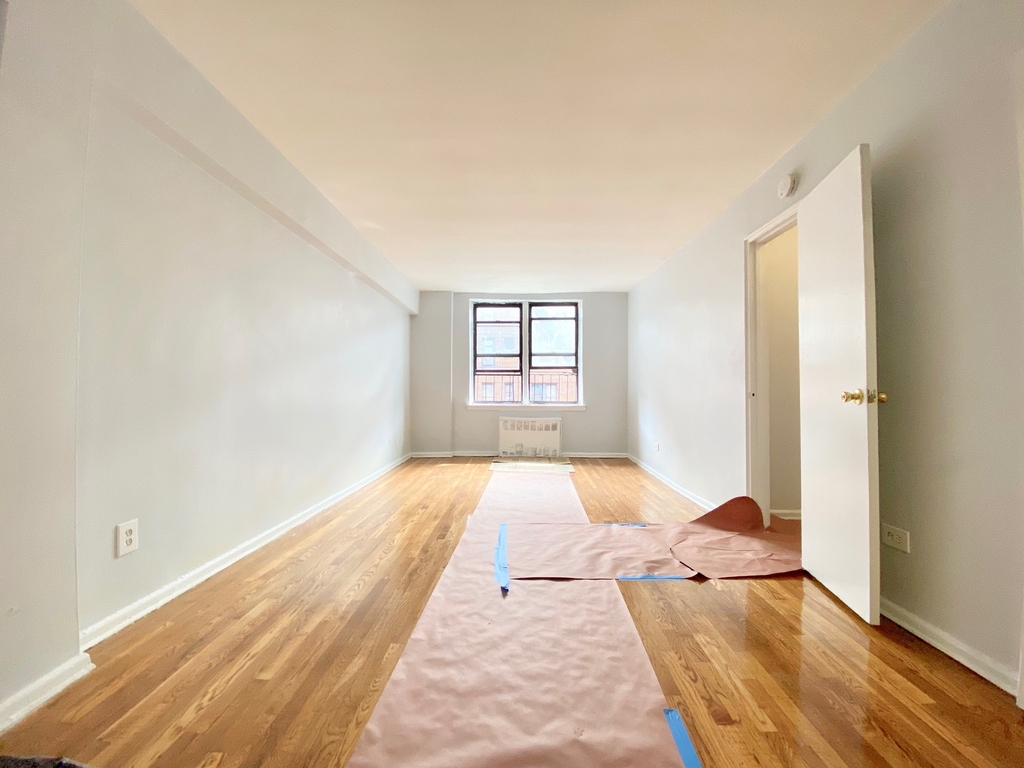 130 East 18th Street - Photo 1