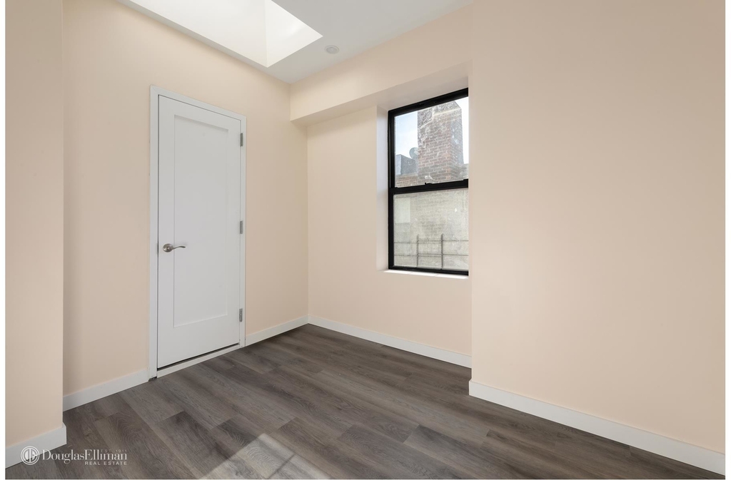 126 Alexander Avenue - Photo 3