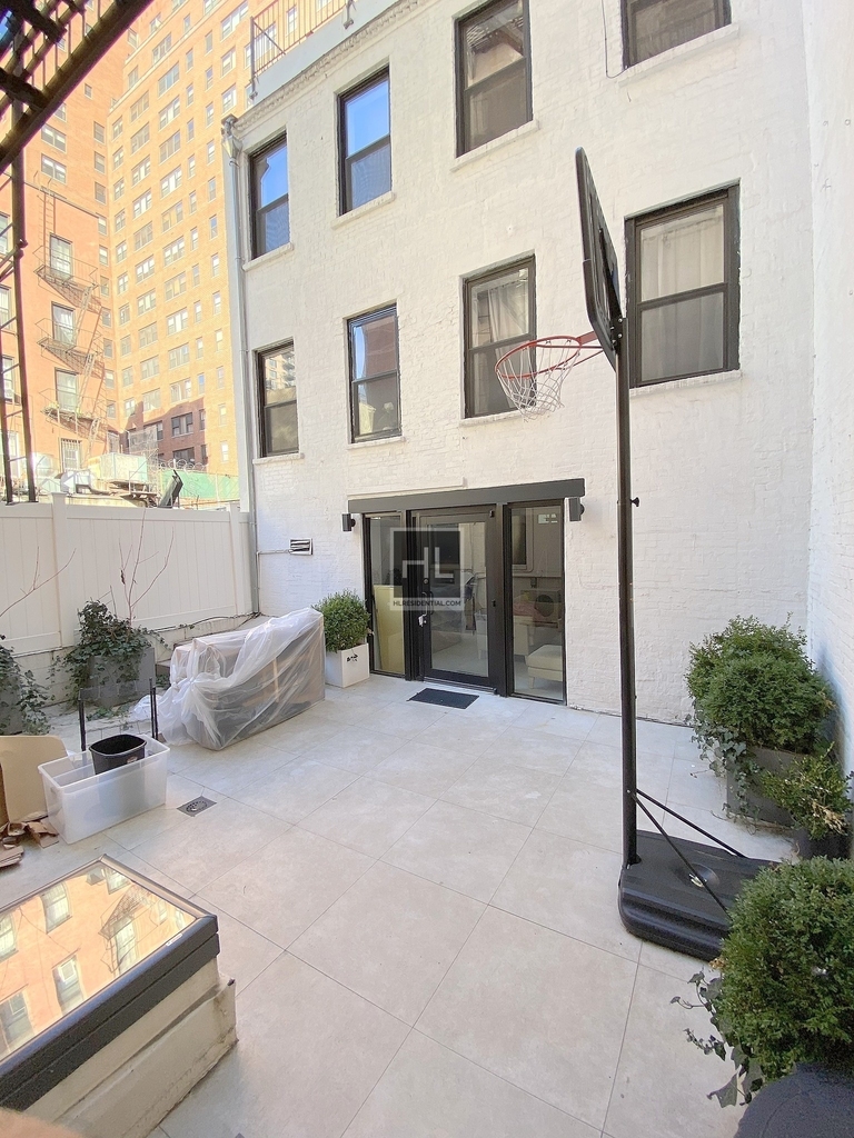 East 26 Street - Photo 16