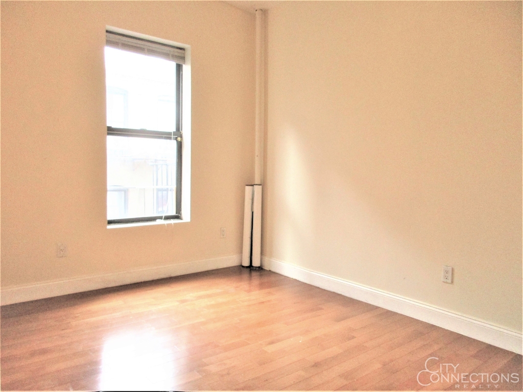 352 W 46th St - Photo 5