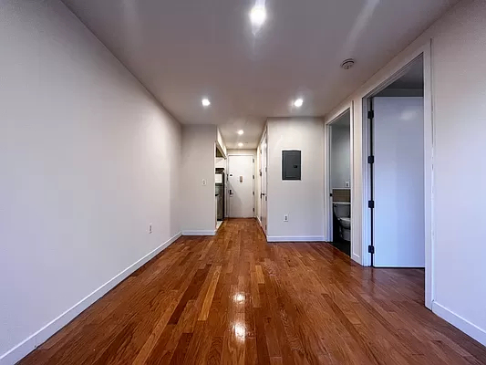 924 Metropolitan Avenue - Photo 3