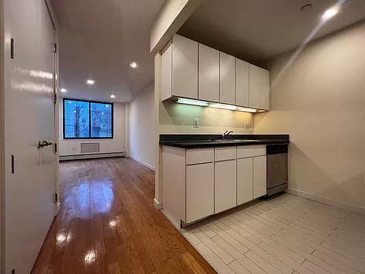 924 Metropolitan Avenue - Photo 2