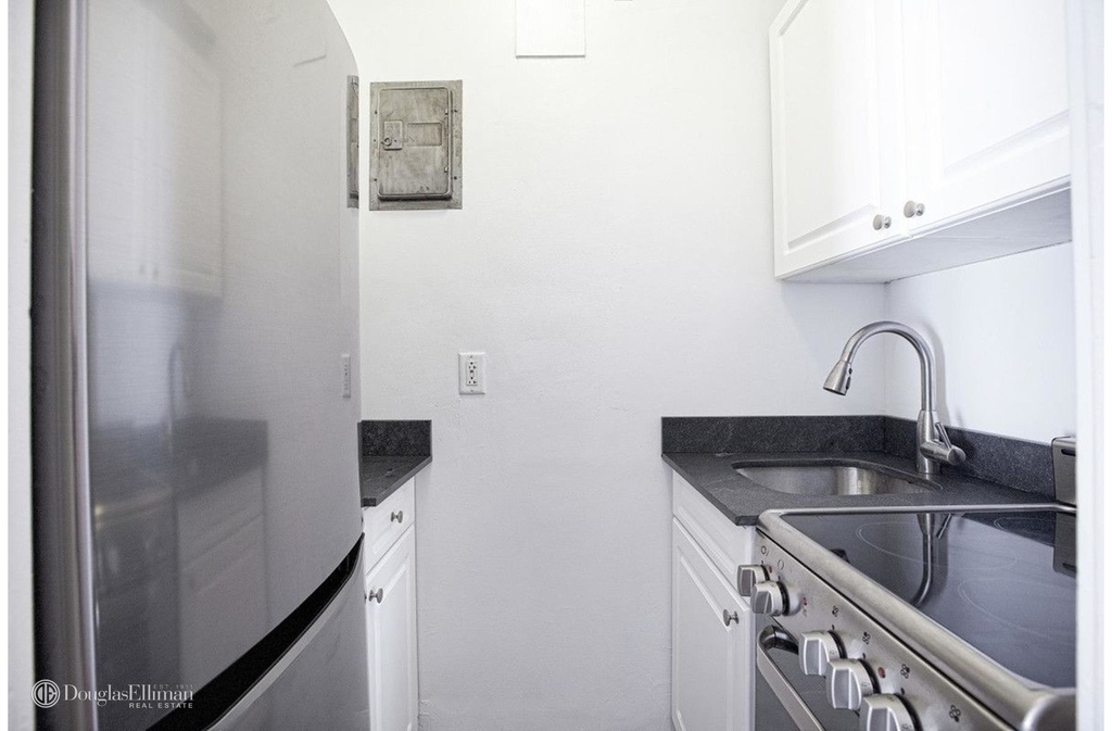 208 West 23rd St - Photo 1