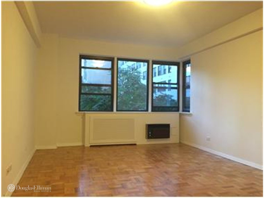 20 Beekman Pl - Photo 1