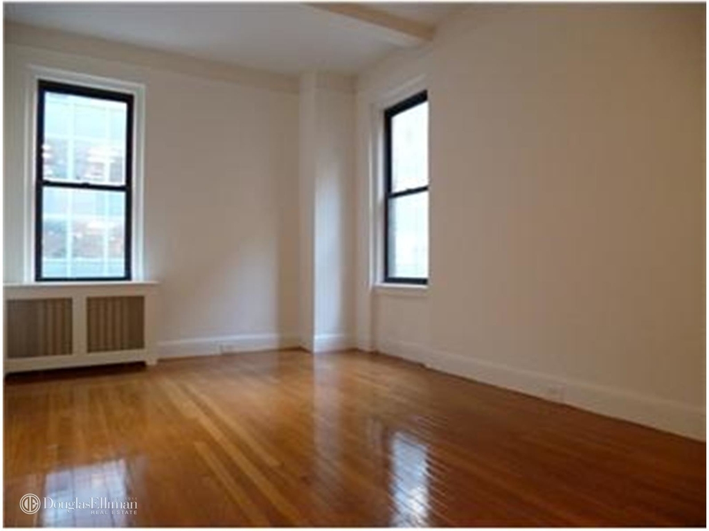 140 East 46th St - Photo 1