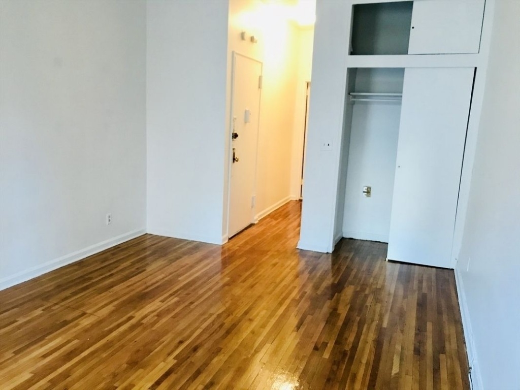 412 east 83rd street - Photo 1