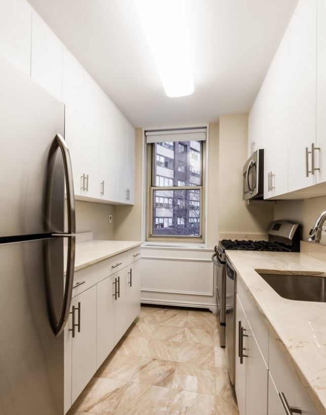 30 West 63rd St - Photo 4