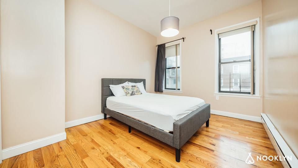 884 Bedford Ave - Photo 4