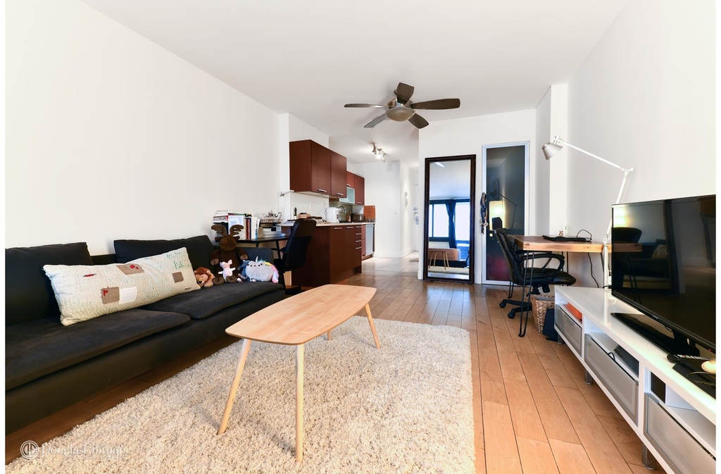 347 West 57th St - Photo 3