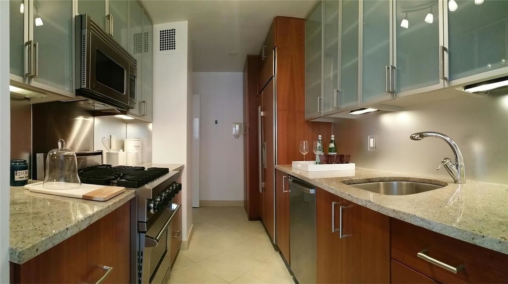 165 East 66th Street - Photo 10