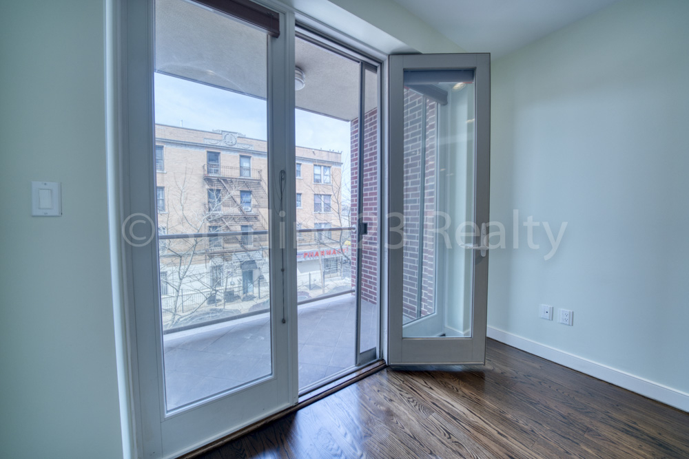 27-10 Hoyt Avenue South - Photo 6